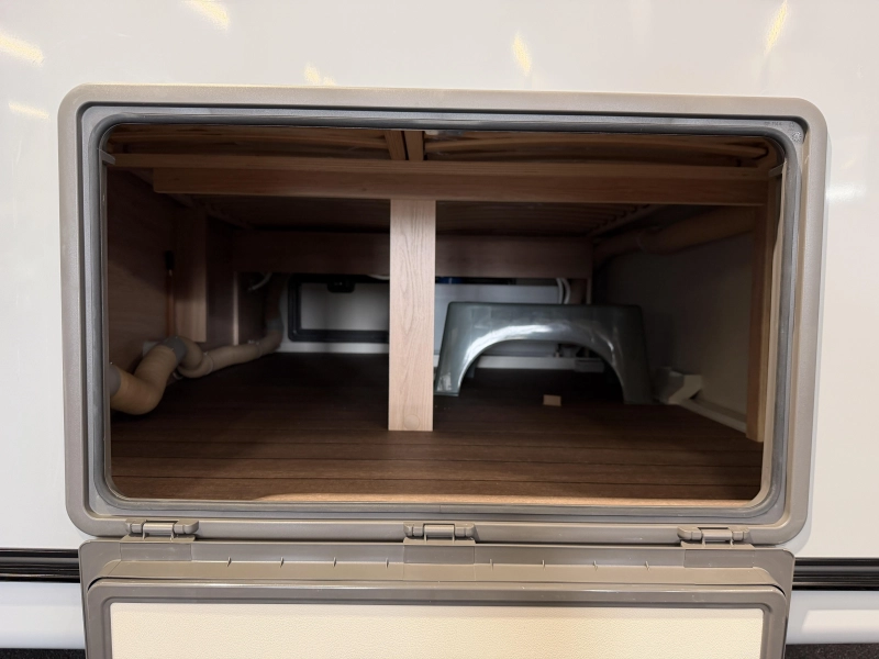 Knaus Sudwind Black Selection 500 QDK stapelbed / dwarsbed  foto: 5