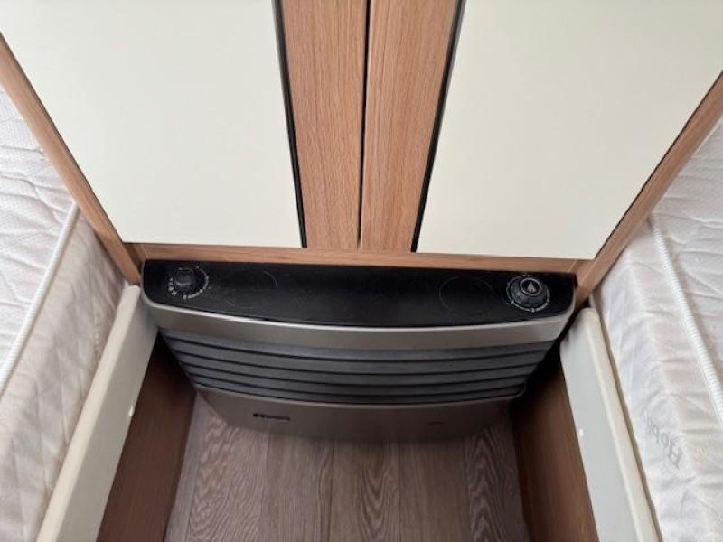 Hobby De Luxe 460 LU Enkele Bedden mover luife  foto: 13
