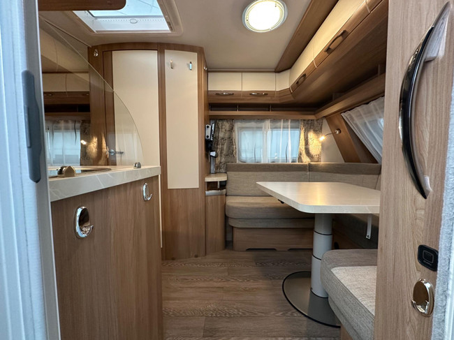 Hobby De Luxe 460 LU foto: 3