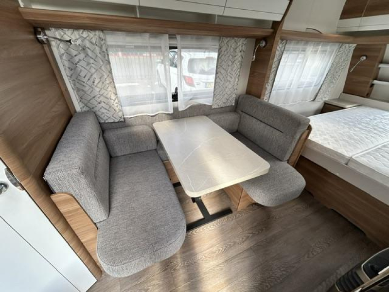 Hobby De Luxe 460 SFF uiterst compleet  foto: 7