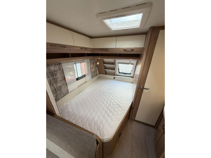 Hobby De Luxe 400 SFE Incl. Mover en Voortent  foto: 15