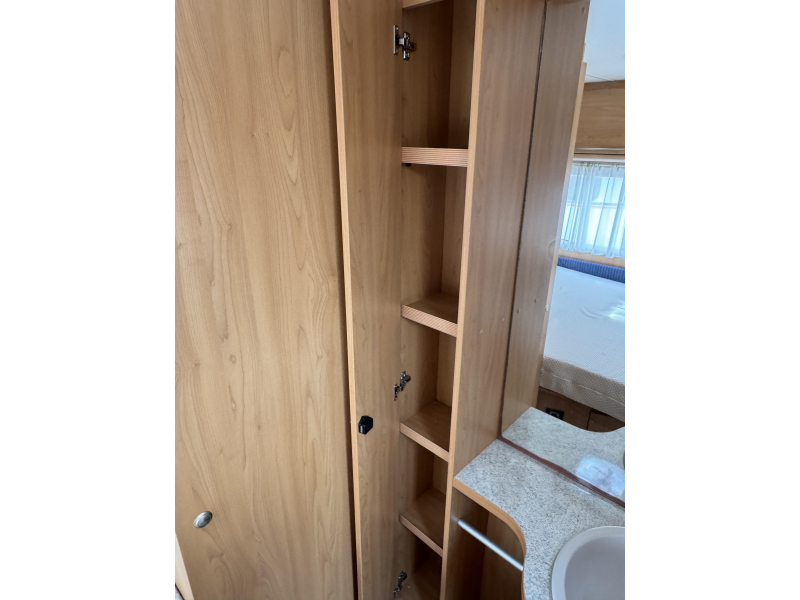 Bürstner Ventana 460 TS - Mover - Voortent  foto: 11
