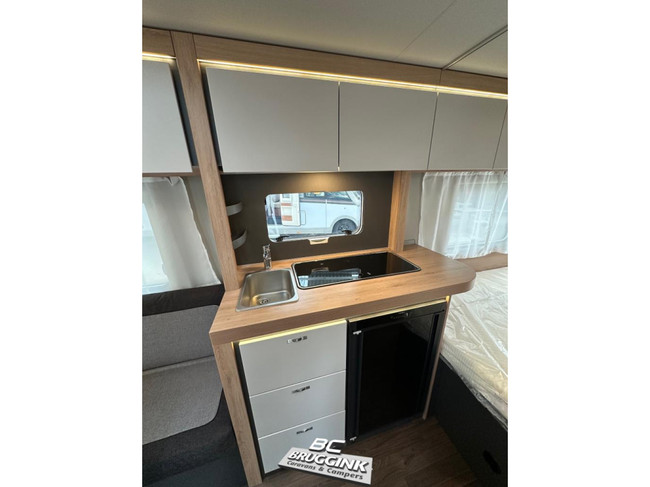 Knaus Sport 450 FU FRANS BED VLOERVERWARMING