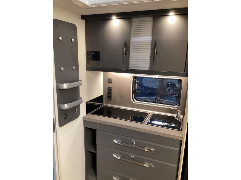 Hobby De Luxe 460 SFF Vrijstaand bed/ Douche  foto: 2