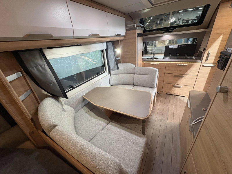 Knaus Sudwind Black Selection 500 PF kopkeuken / fransbed  foto: 8