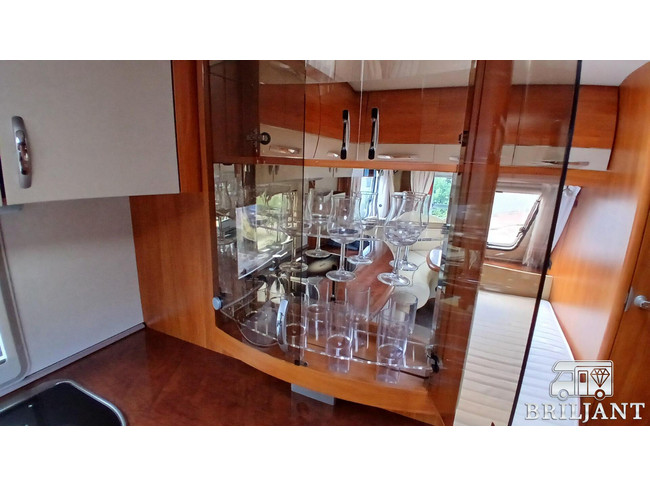 Hobby 560 UFE caravan fransbed/rondzit foto: 10