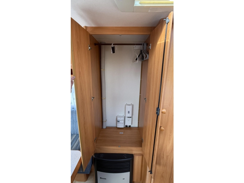 Hobby De luxe Easy 495 UL enkele bedden rondzit  foto: 4