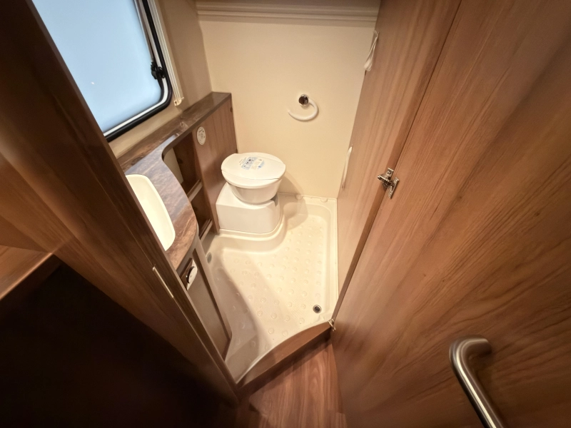 Knaus Sudwind Exclusive 580 UF mover+voortent+bankairco  foto: 12