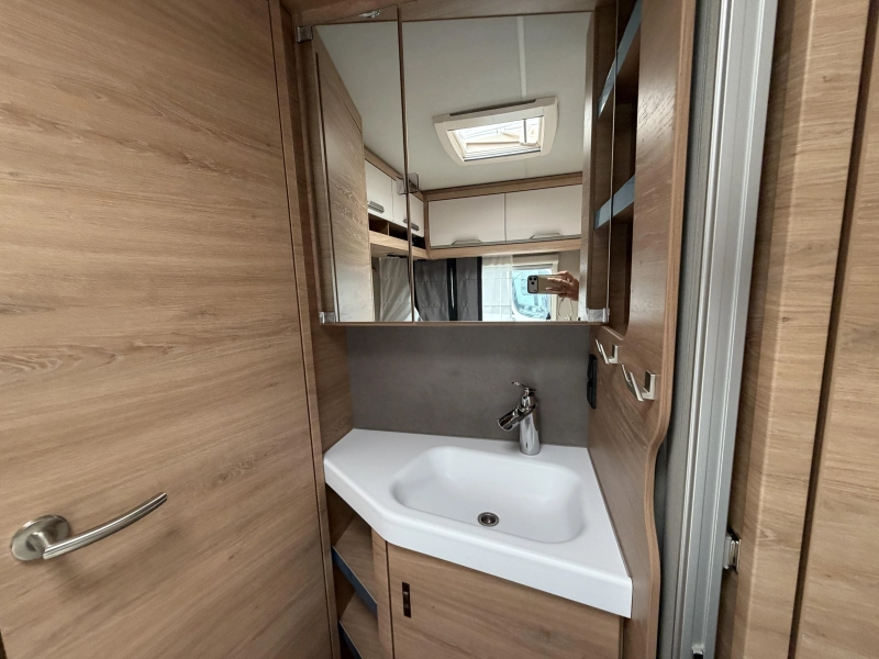 Knaus Sudwind Black Selection 540 FDK stapelbed / fransbed  foto: 13