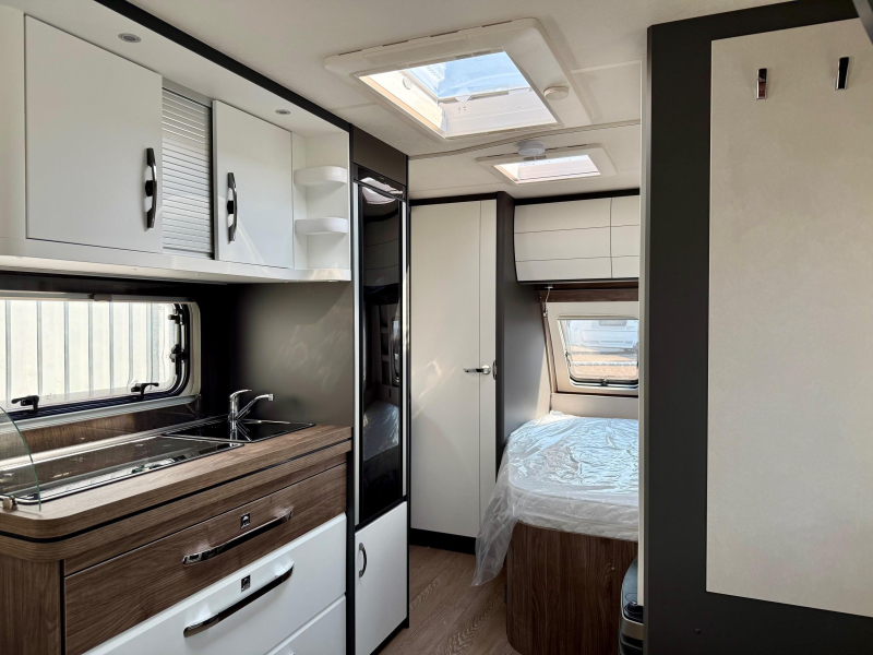 Hobby Excellent Edition 460 UFE Frans bed & rondzit!  foto: 6