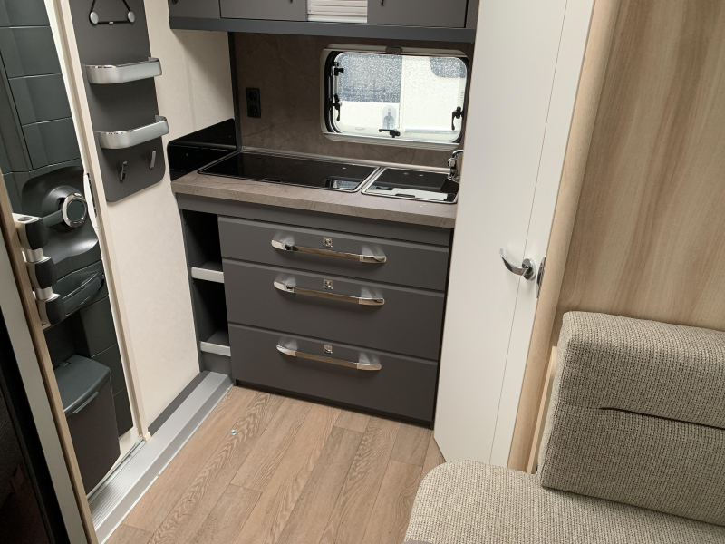 Hobby De Luxe 460 SFF Luifel/TV steun/1500kg  foto: 3