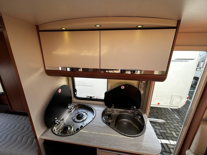 Adria Adora 472 LU Level/mover/2x voortent  foto: 8