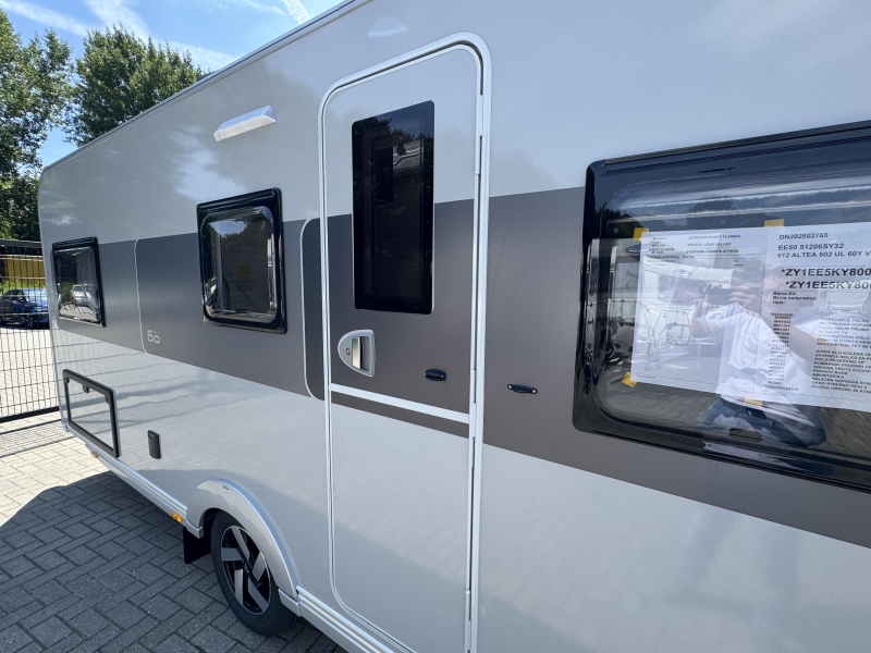 Adria Altea 502 UL 60 Year, deur met raam  foto: 17