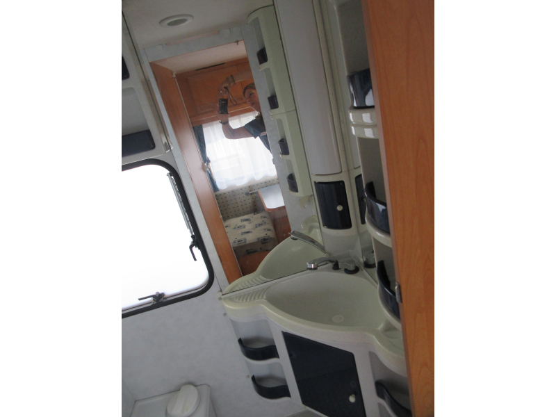 Adria Unica B 502 UK 5 PEROONS MET STAPELBED  foto: 12