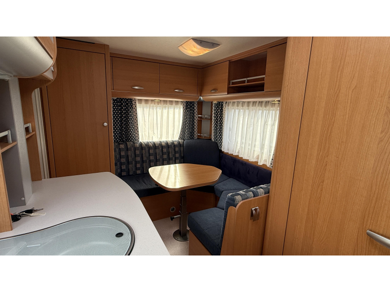 Knaus Sport 420 QD treinzit vast bed toilet 