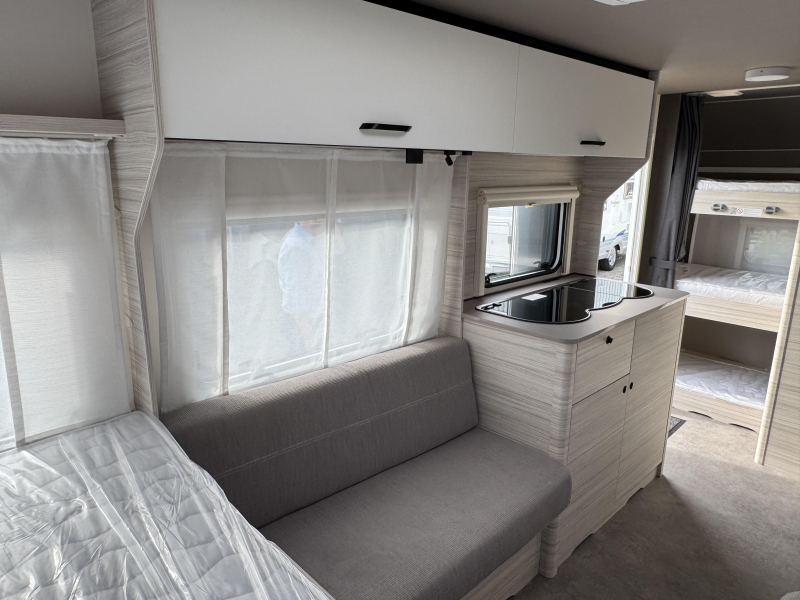 Dethleffs C'Joy 480 QLK Stapelbed met 3 bedden  foto: 6