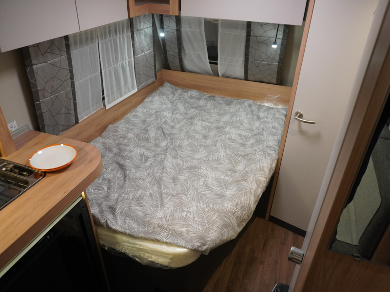Knaus Sport 450 FU RONDZIT FRANS BED!!  foto: 16