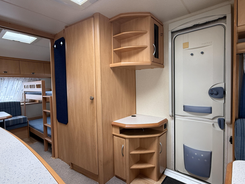 Hobby De luxe Easy 540 UK kinderkamer rondzit  foto: 8