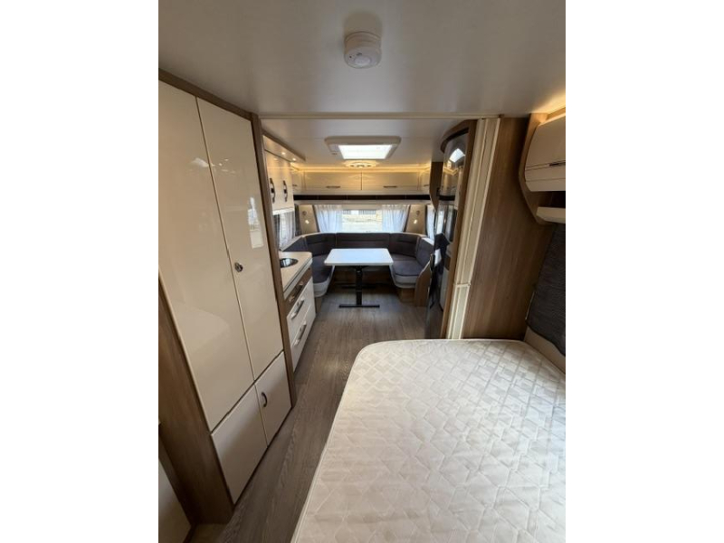 Hobby Excellent 560 WFU Incl. Mover en Luifel  foto: 21