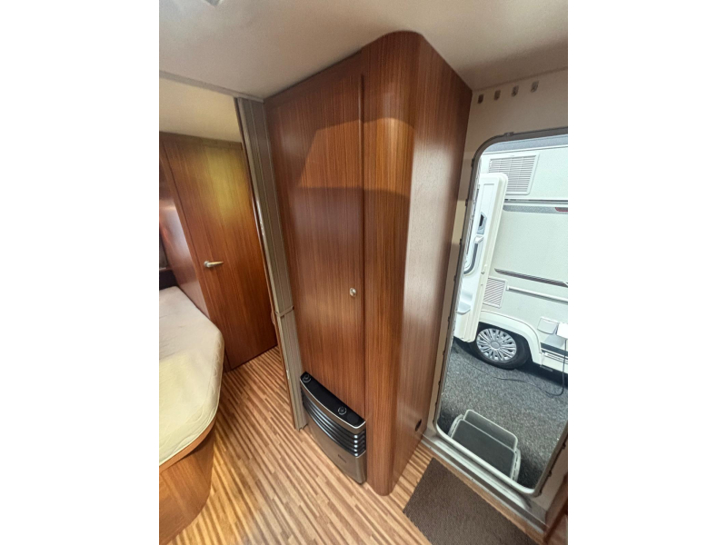 Adria Adora 462 PU voortent, fietsenrek.  foto: 13