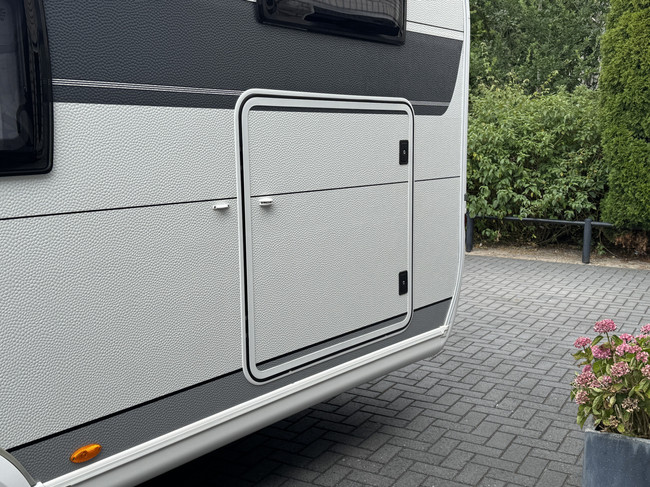 Hobby De Luxe 545 KMF met STAPELBED EN GARAGE **6 Slaapplaatsen/Truma Mover/1e eigenaar/Truma/Lichtmetalen velgen/Zeer nette caravan** foto: 12