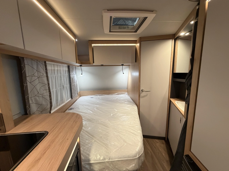 Knaus Sport 450 FU rondzit / fransbed  foto: 13