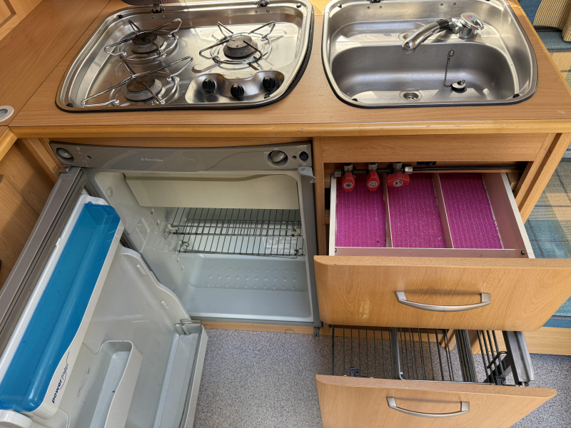 Knaus Sudwind 450 TF FRANSBED RONDZIT TENT  foto: 9