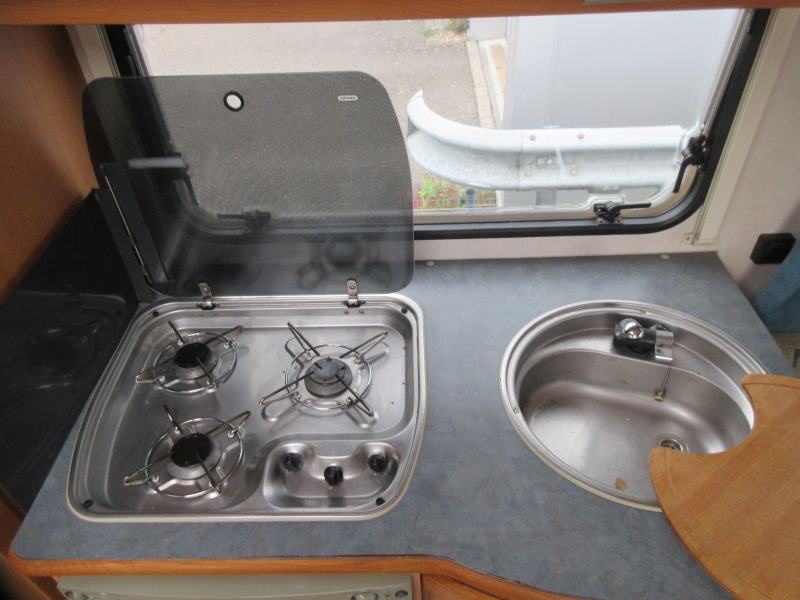 Adria Unica B 502 UK 5 PEROONS MET STAPELBED  foto: 9