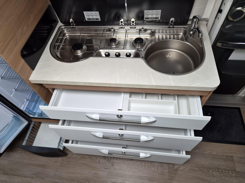 Hobby De Luxe 495 UL Enkele bedden-Mover-Airco  foto: 7