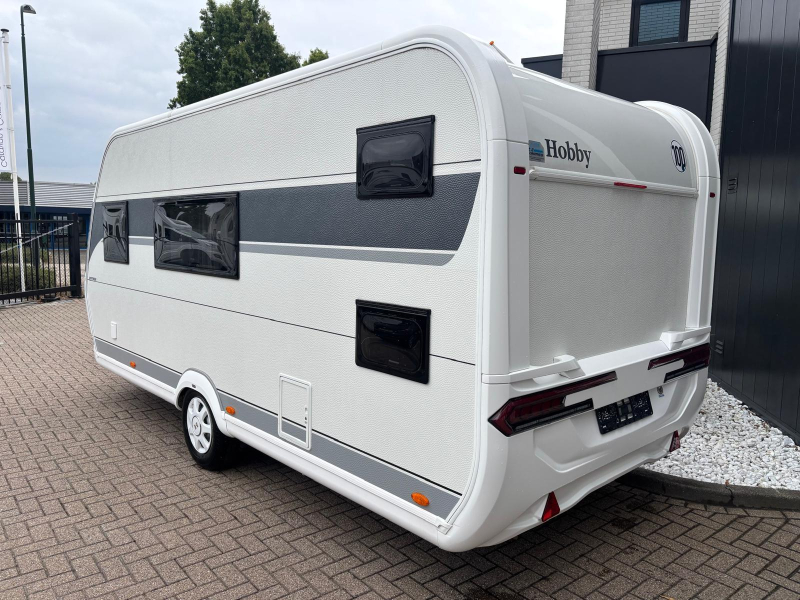 Hobby On Tour 470 KMF met voortent en stapelbed  foto: 5