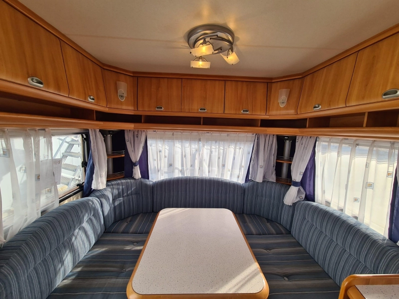 Hobby De Luxe 460 UFE met Luifel  foto: 7