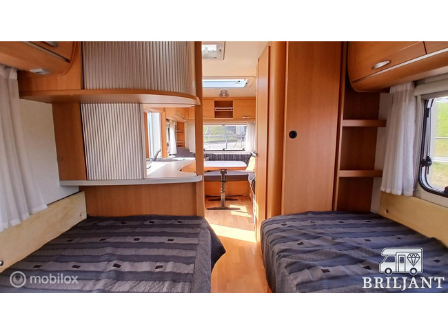 Knaus W01500 caravan.. enkelebedden/rondzit foto: 10