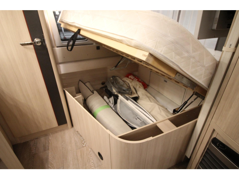 Hobby De Luxe Edition 460 UFE Topstaat, Hoge Koelkast  foto: 17