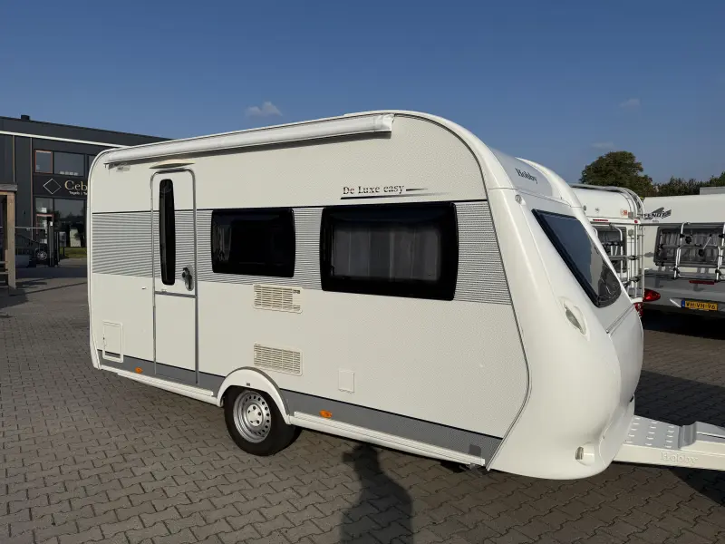 Hobby De luxe Easy 400 SF dwars bed treinzit toilet 