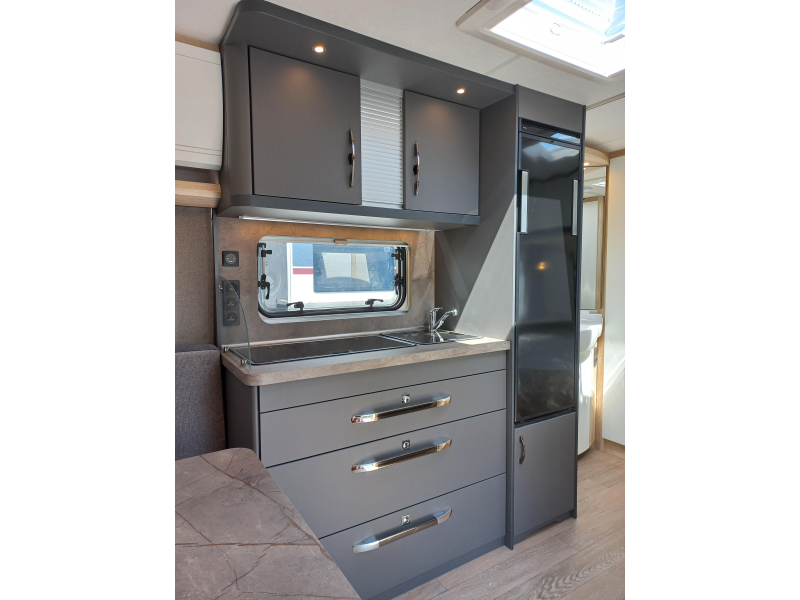 Hobby De Luxe 460 UFE 1500kg  foto: 8