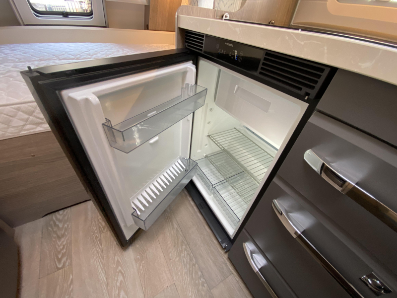 Hobby On Tour 390 SF Treinzit, dwars bed  foto: 15