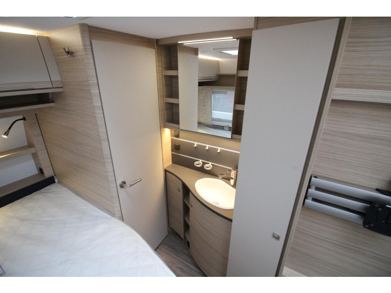 Fendt Bianco Activ 390 FHS Frans bed & hoge koelkast  foto: 8