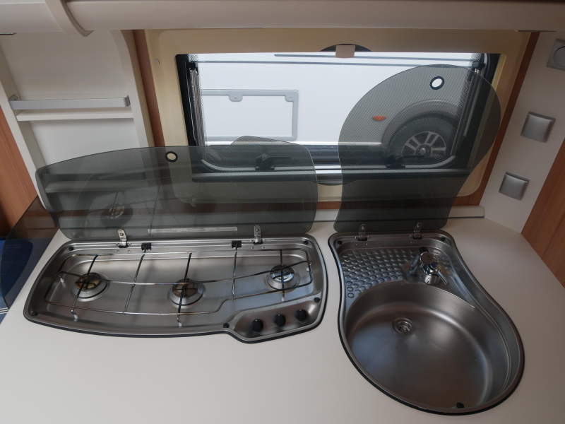 Knaus Sudwind 500 FU Voortent + cassetteluifel  foto: 7