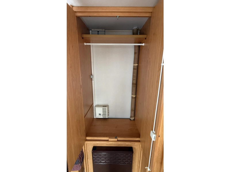 Knaus Sudwind 450 rondzit dwars bed toilet 