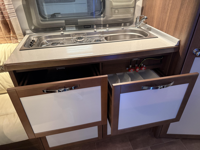 Bürstner Trecento 525 TL 2 BEDDEN RONDZIT TOPSTAAT  foto: 12