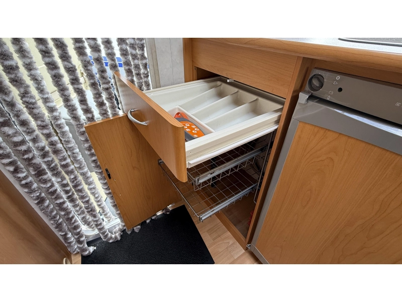 Wilk Stern 400 MD keuken treinzit frans bed  foto: 6