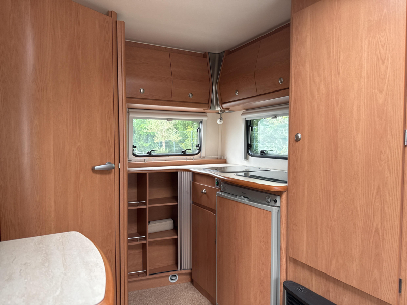 Avento Touristique Comfort 395 TLH Luifel/Airco/Mover  foto: 5
