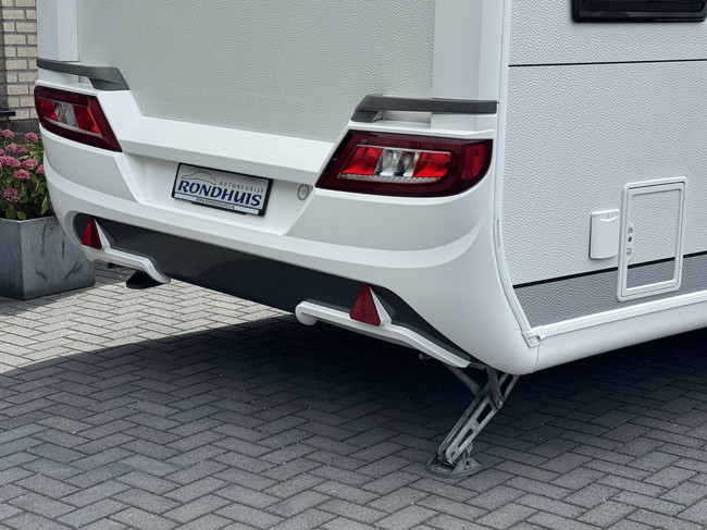 Hobby De Luxe 545 KMF met STAPELBED EN GARAGE **6 Slaapplaatsen/Truma Mover/1e eigenaar/Truma/Lichtmetalen velgen/Zeer nette caravan** foto: 17