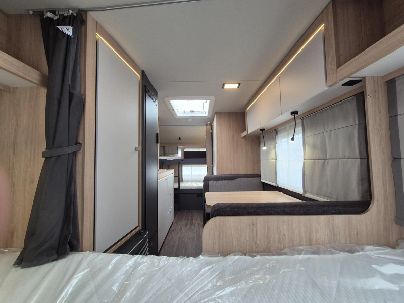 Knaus Sport Platinum 500 QDK Stapelbed en garagedeur  foto: 5