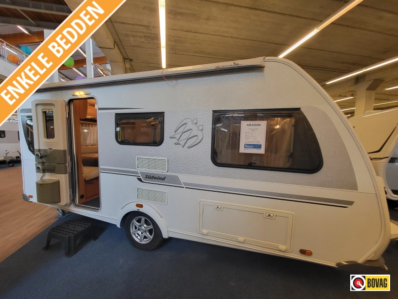 Knaus Sudwind 460 EU met zakluifel en zijwand  foto: 0