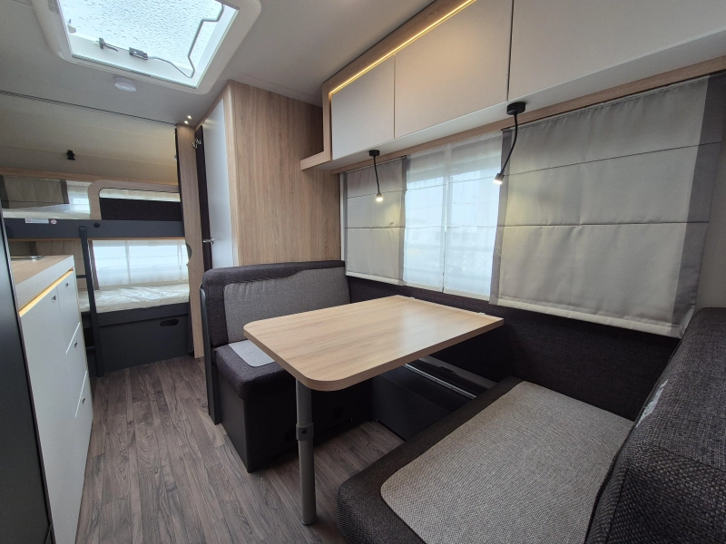 Knaus Sport Platinum 500 QDK Stapelbed en garagedeur  foto: 6