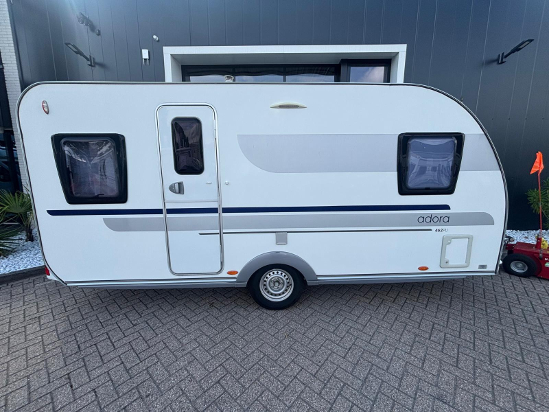 Adria Adora 462 PU voortent, fietsenrek.  foto: 18