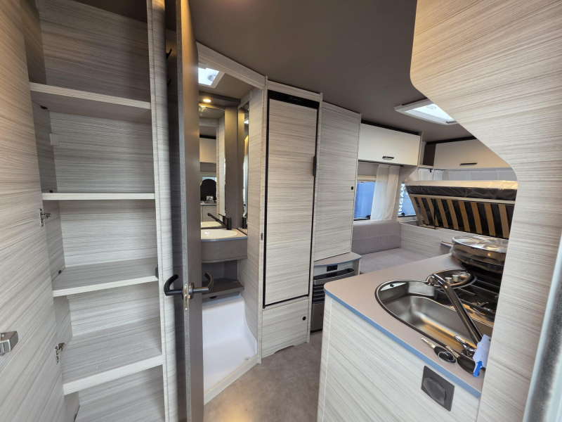 Dethleffs C'Joy Active 480 QLK Stapelbed, 6 persoons!  foto: 4