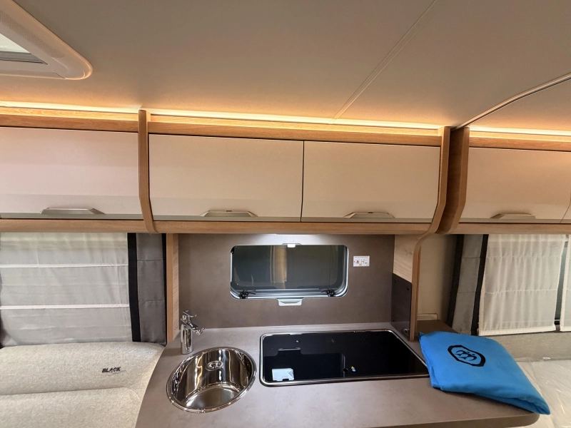 Knaus Sudwind Black Selection 450 FU +1700KG+Vloerverwarming  foto: 7
