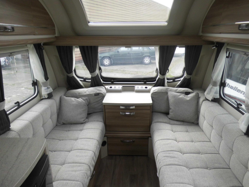 Sprite Cruzer 480 SR Mover en cassetteluifel!  foto: 2